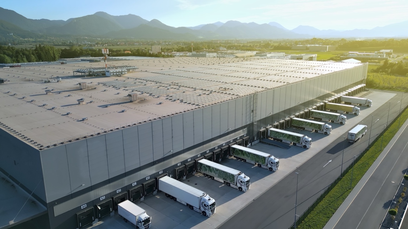 Distribution facility and loading docks in a supplier logistics network